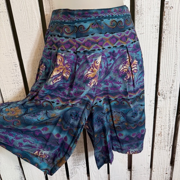 Vintage 80s Petite Sophisticate Pleated Bermuda Shorts Size Small Boho Whimsy - Picture 3 of 9